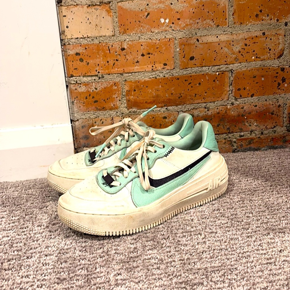 NIKE AIRFORCE